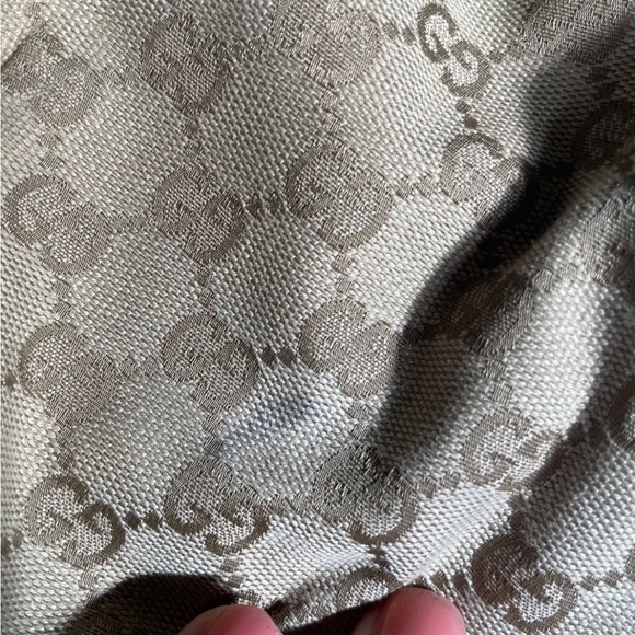 Large Gucci monogram tote with bamboo handles retailed 3500 has been preloved - Picture 8 of 9